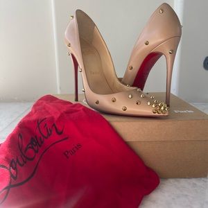 Wore once. Moved to Hawaii.